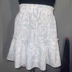 Paper Crane White and Blue Leaf Print Skirt woman’s size medium EUC